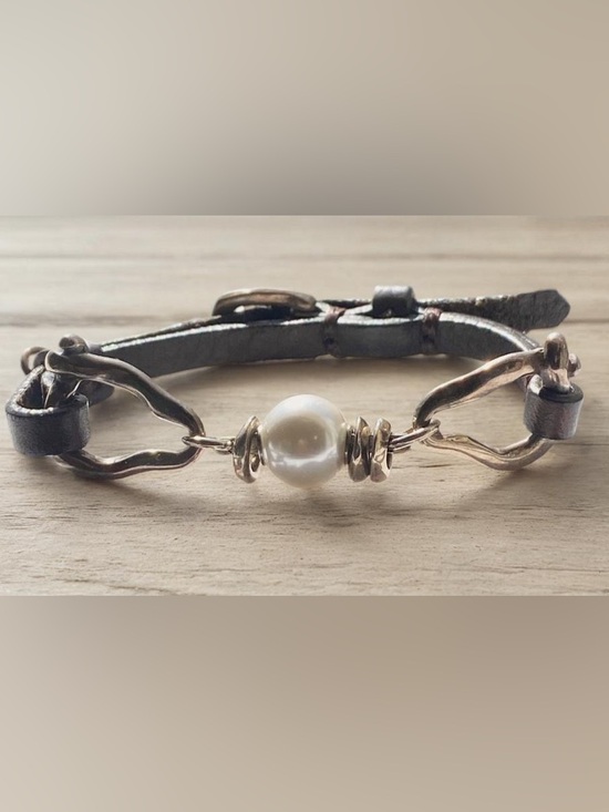 UNO de 50 Jewelry - UNO de 50 Pearl and Bit Dark Brown Leather adjustable